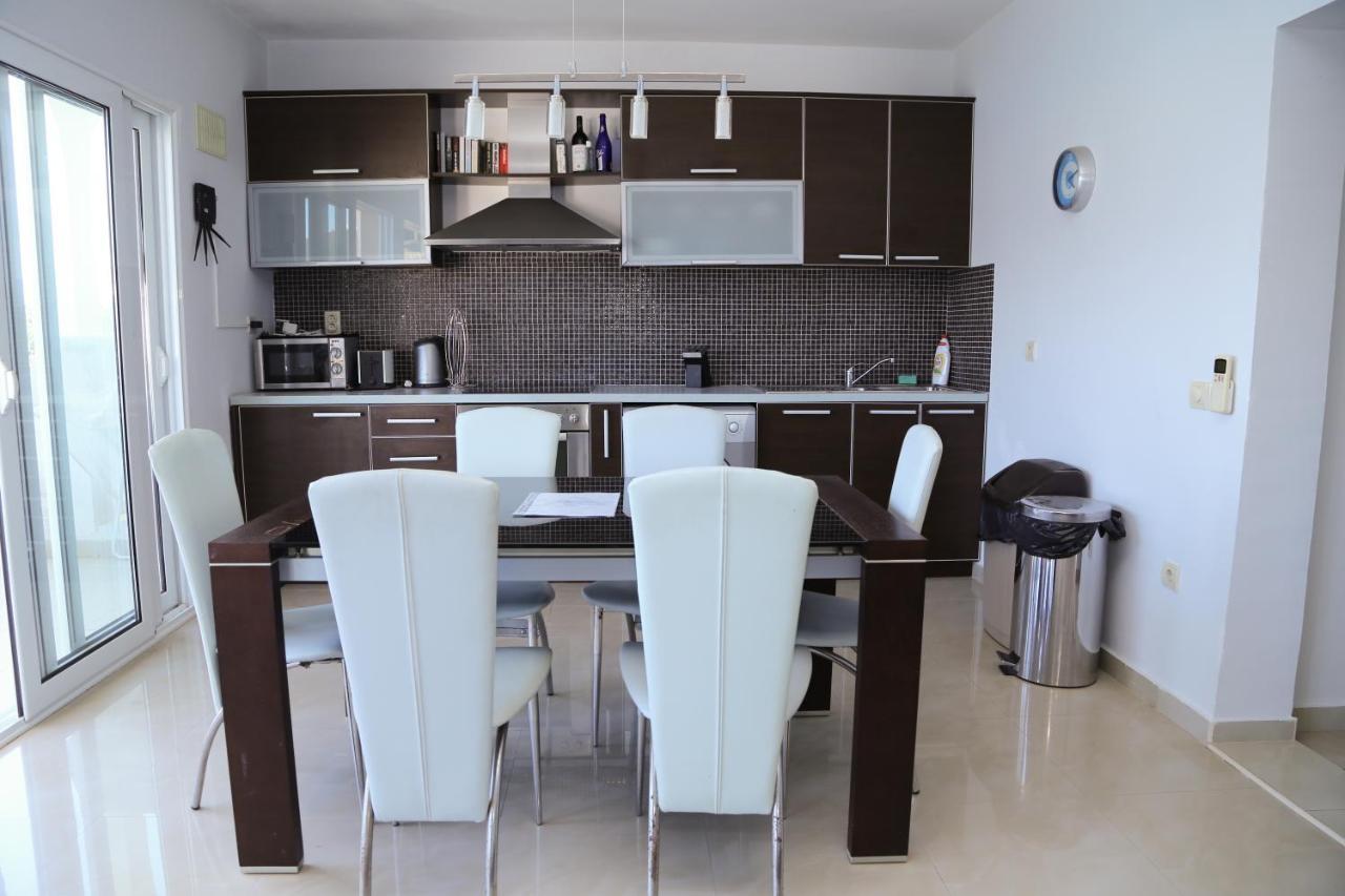 Mountain Bay Views Apartments Njivice Exterior foto